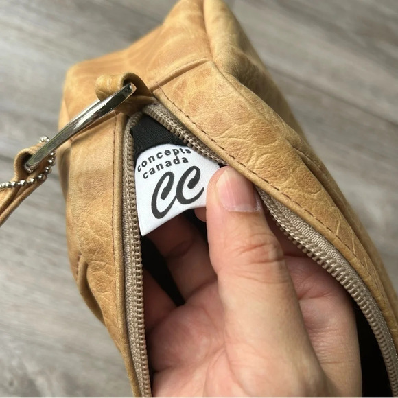 Concepts Canada Croc Embossed Leather Shoulder Bag  Made in Canada - Picture 10 of 16